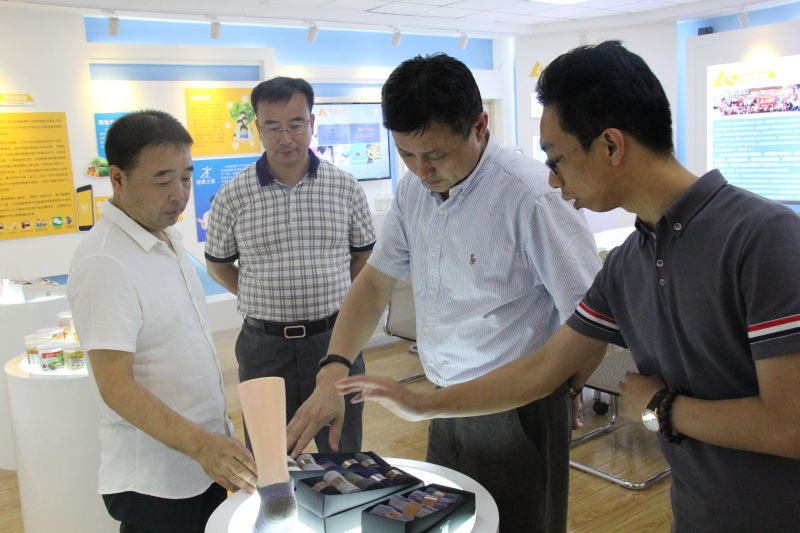 201607191468912005256551 辽阳市委常委、常务副市长张震到pp电子集团调研领导