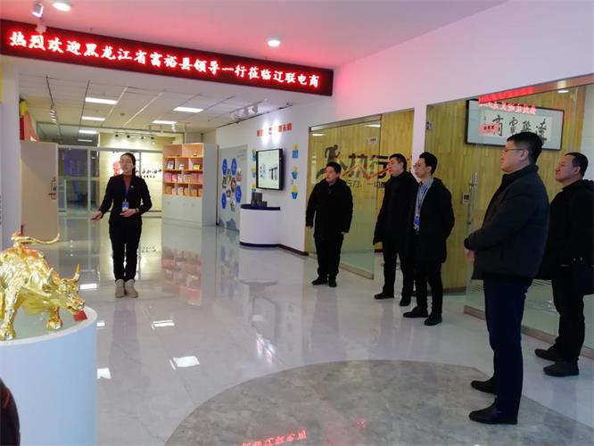 张主任一行辅导参观pp电子电商总部.jpg 张主任一行辅导参观pp电子电商总部.jpg