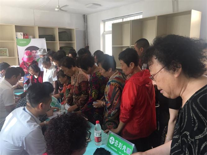 口腔义诊进社区，牙齿健全零距离