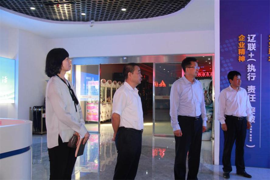 辽阳市何亚琼副市长光临pp电子电商调研领导.jpg 辽阳市何亚琼副市长光临pp电子电商调研领导.jpg